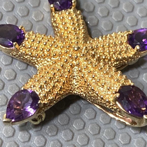 14k yellow gold rate starfish with amethyst gemstones - Picture 4 of 5